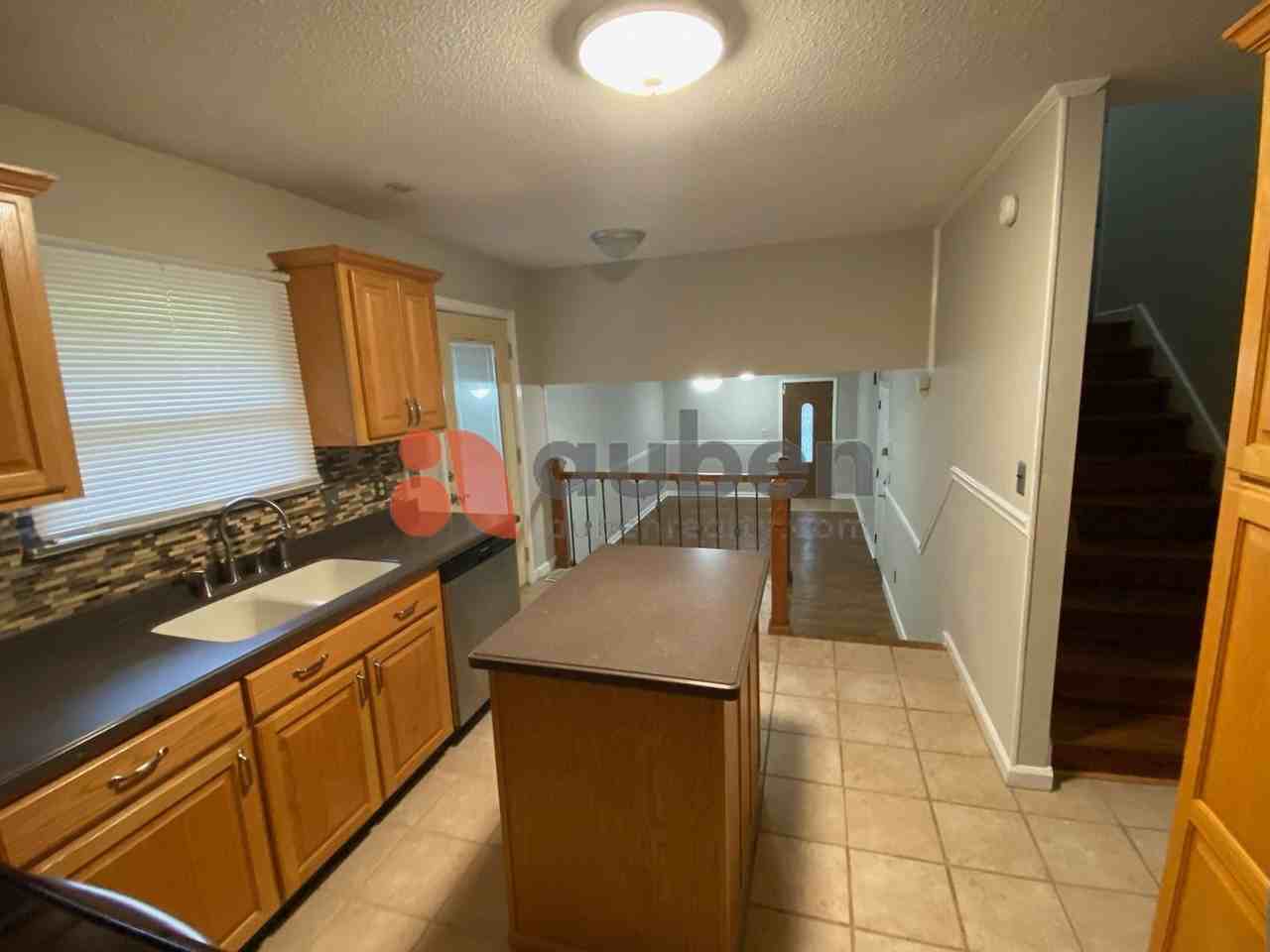 809 Gloria Ln - Photo 6 of 17