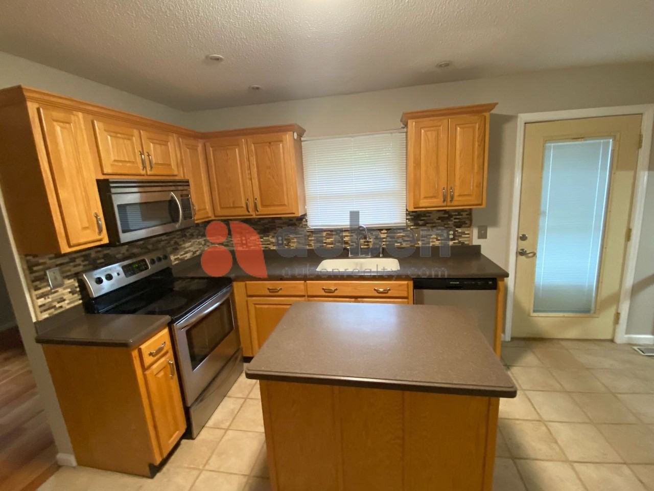 809 Gloria Ln - Photo 7 of 17