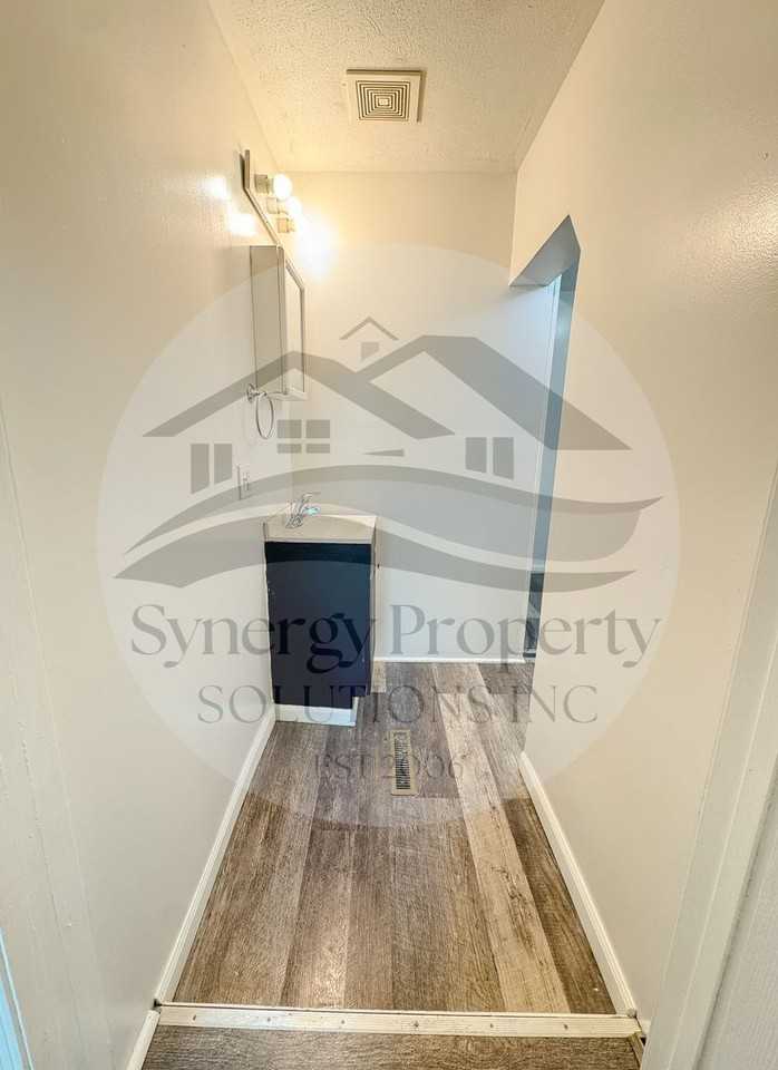 239 Sturges Ave - Photo 2 of 14