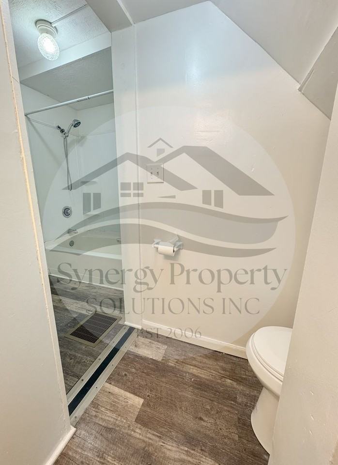 239 Sturges Ave - Photo 3 of 14