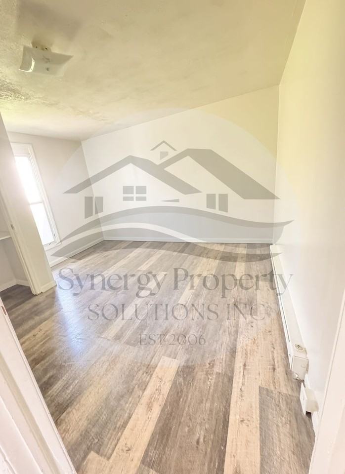 239 Sturges Ave - Photo 5 of 14