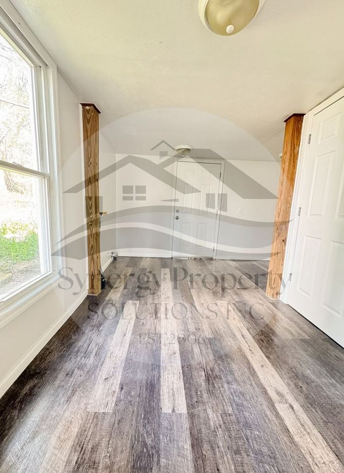 239 Sturges Ave - Photo 6 of 14