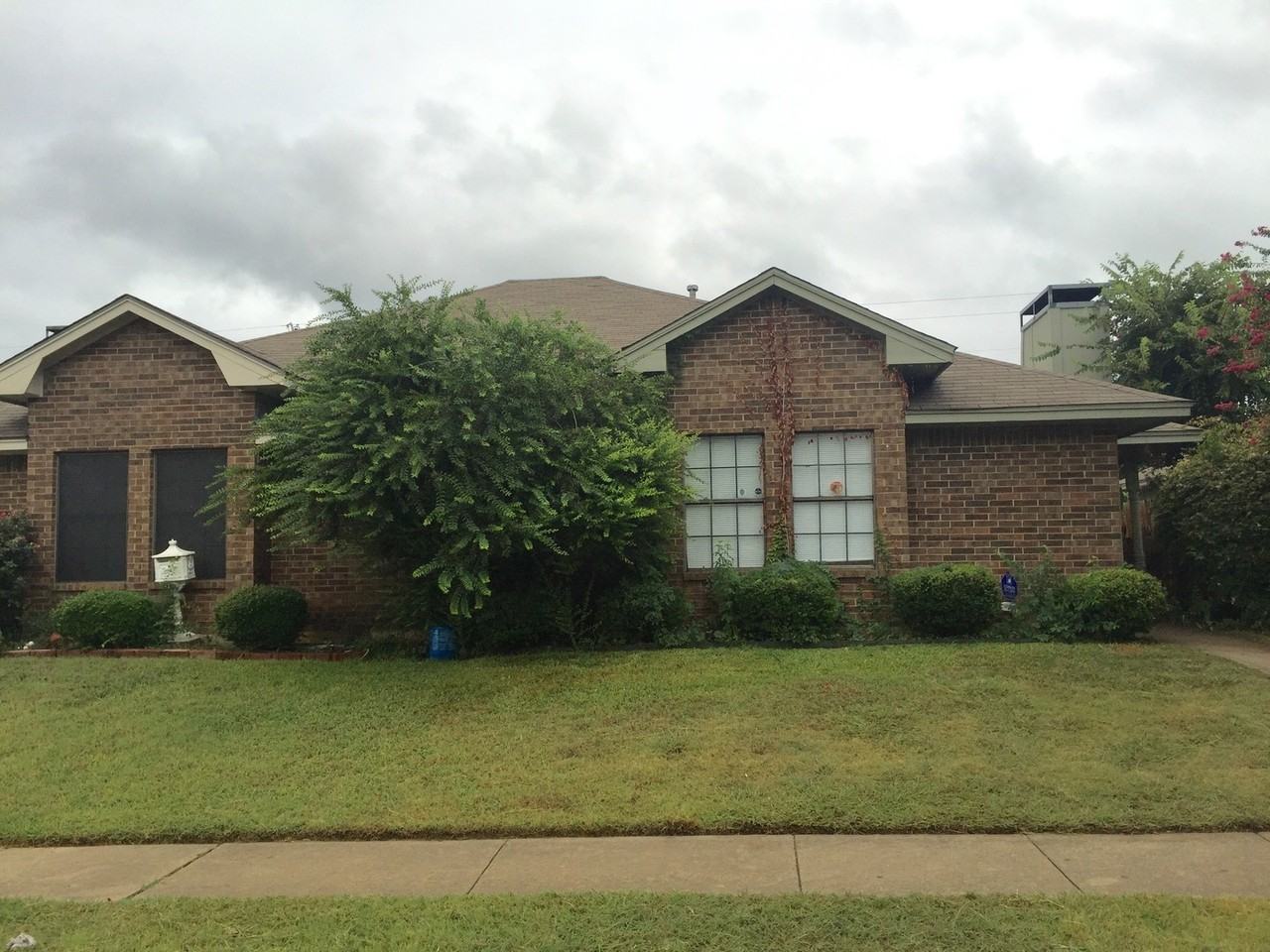 311 Bryant Ln - Photo 2 of 29