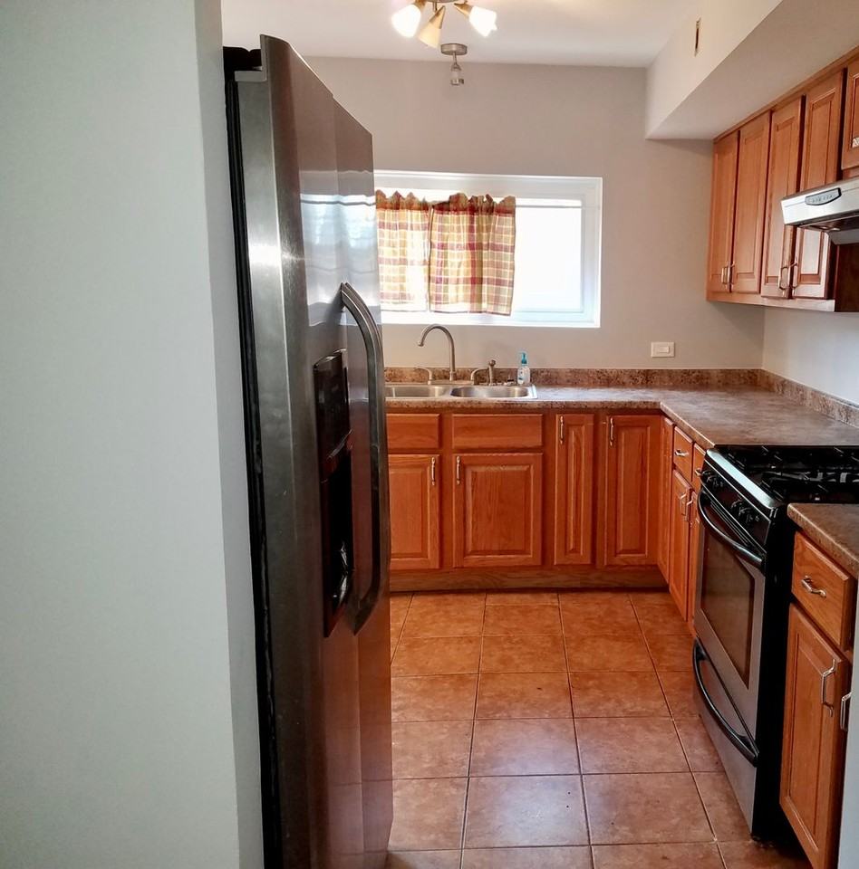 1056 Des Plaines Ave - Photo 6 of 23