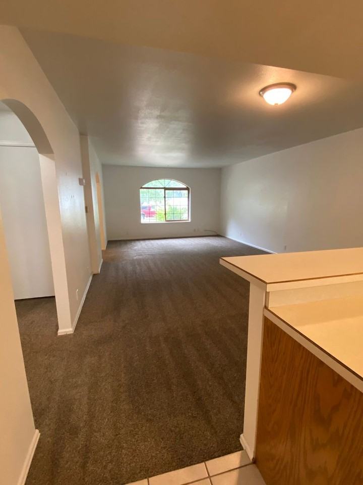 1114 Macon Ave - Photo 3 of 18