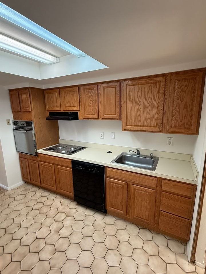 1732 Farmington Ct - Photo 3 of 16