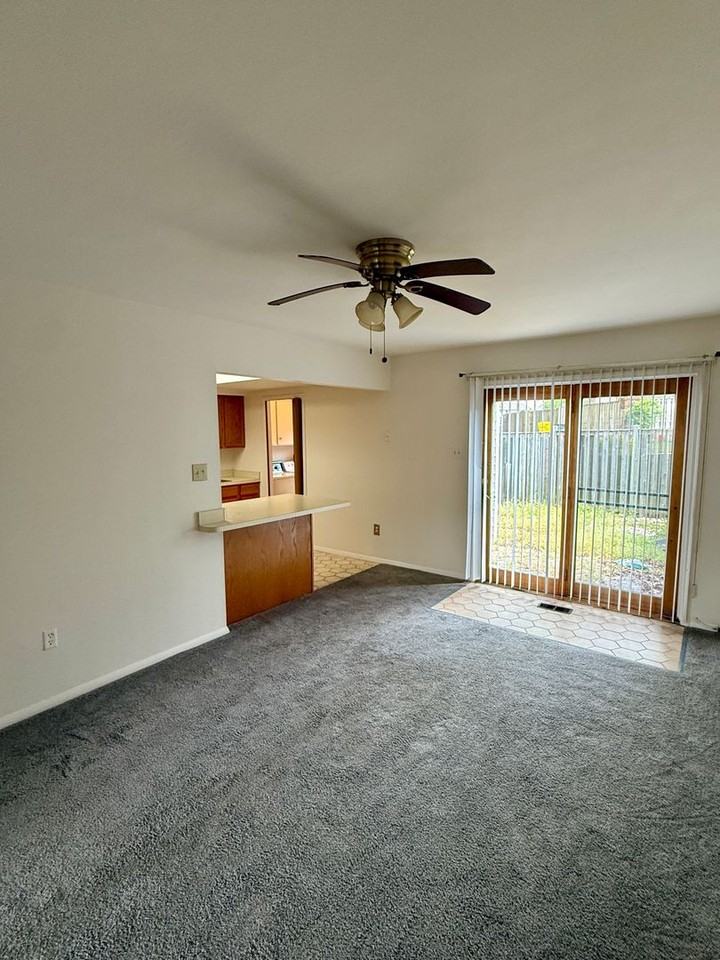 1732 Farmington Ct - Photo 5 of 16