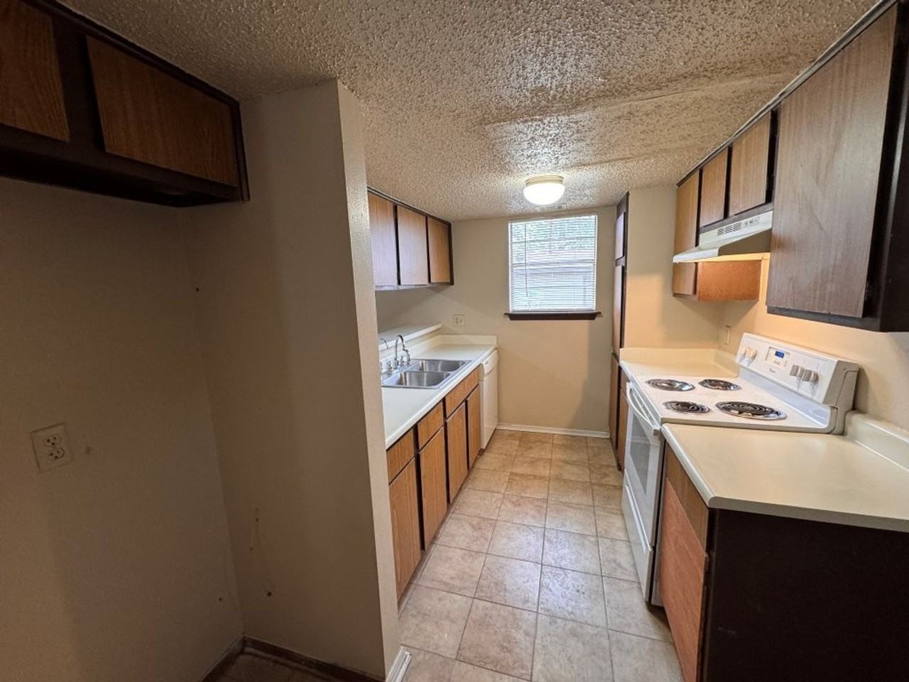 8217 S Klein Ave - Photo 4 of 13