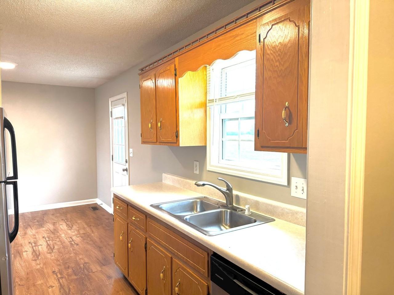 104 Pepper Ct - Photo 7 of 35