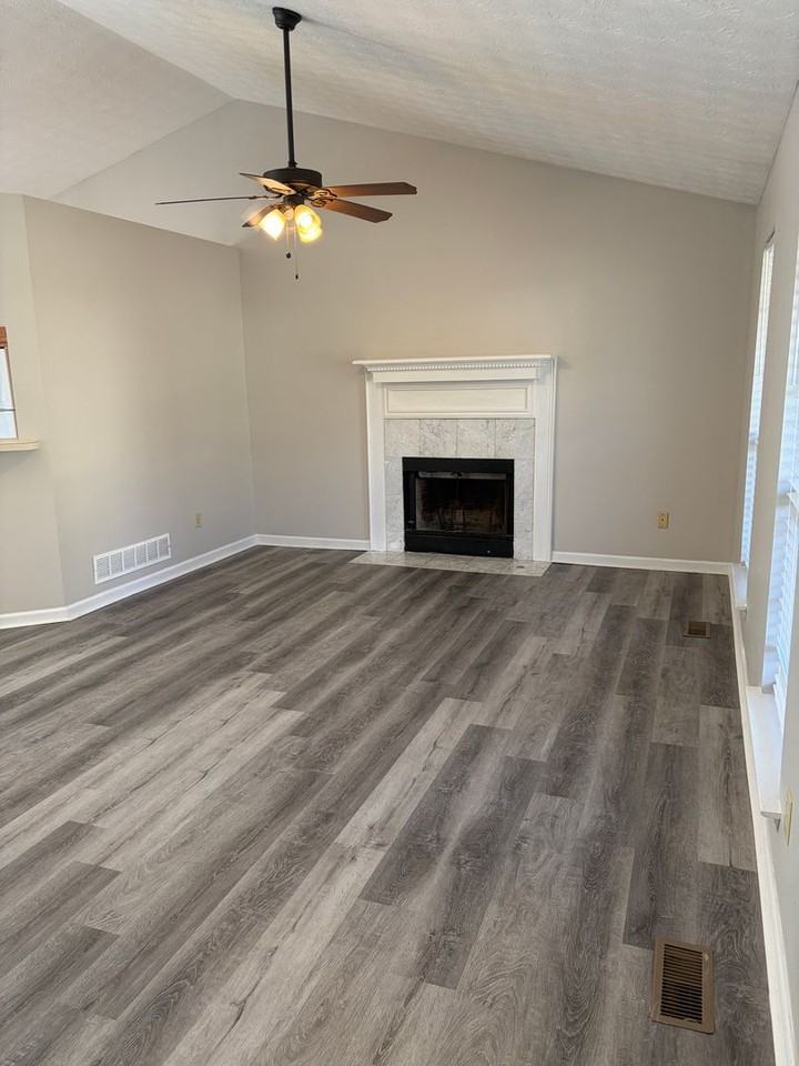 4679 Tradewinds Ct - Photo 2 of 18