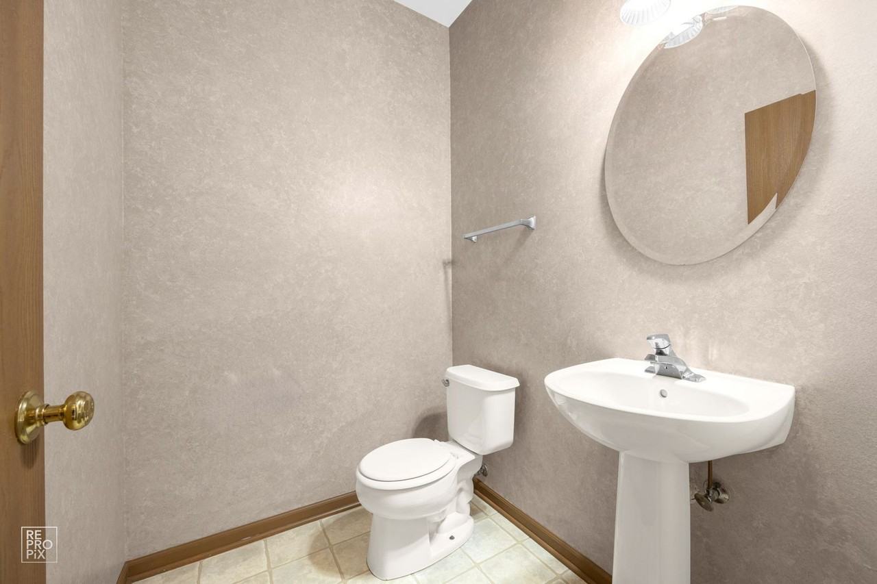 2843 Falling Waters Dr - Photo 4 of 11