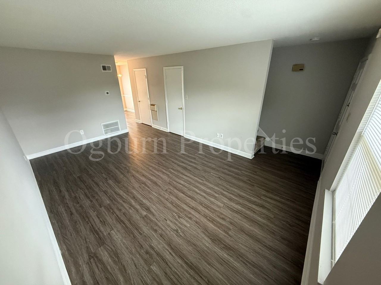 2350 Bay Meadows Ct Apt E - Photo 4 of 11