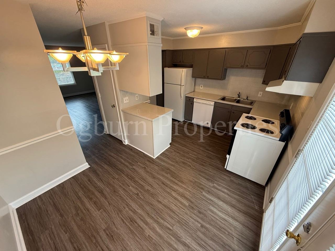 2350 Bay Meadows Ct Apt E - Photo 6 of 11