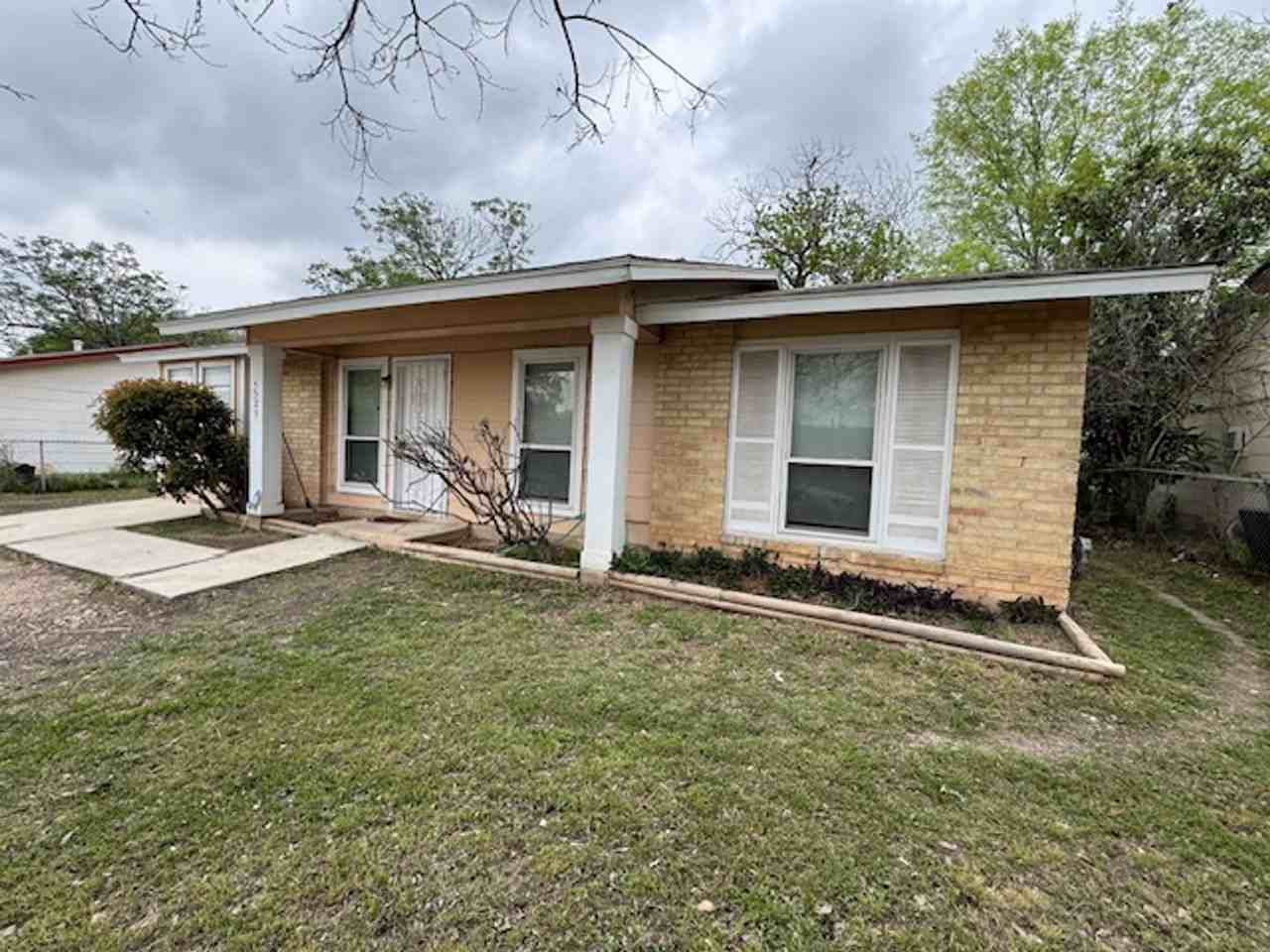 5523 Indian Desert St - Photo 2 of 13