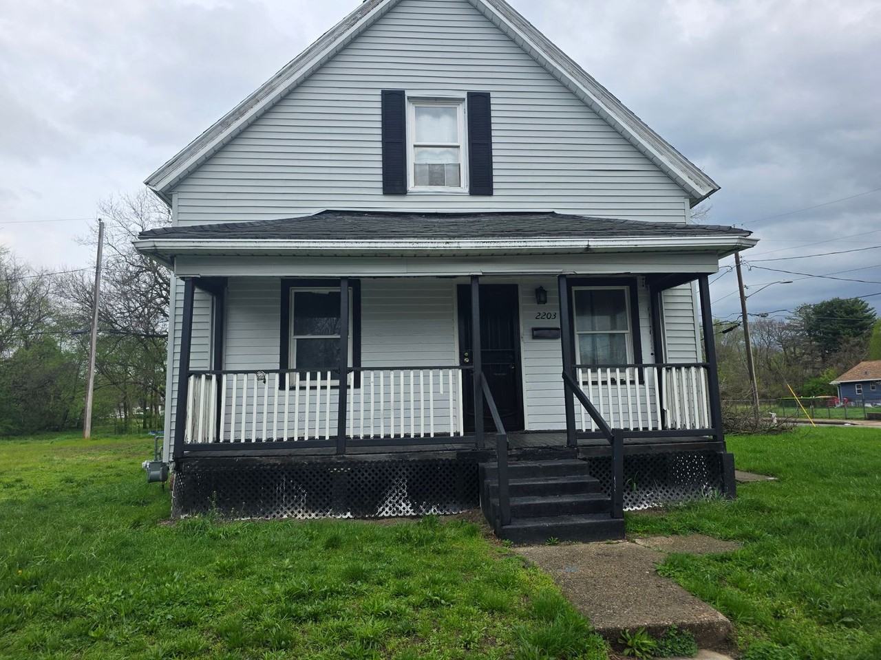 2203 Smith St - Photo 2 of 10