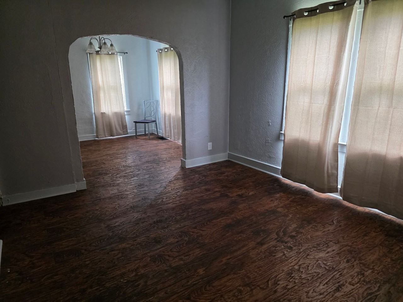 2203 Smith St - Photo 3 of 10