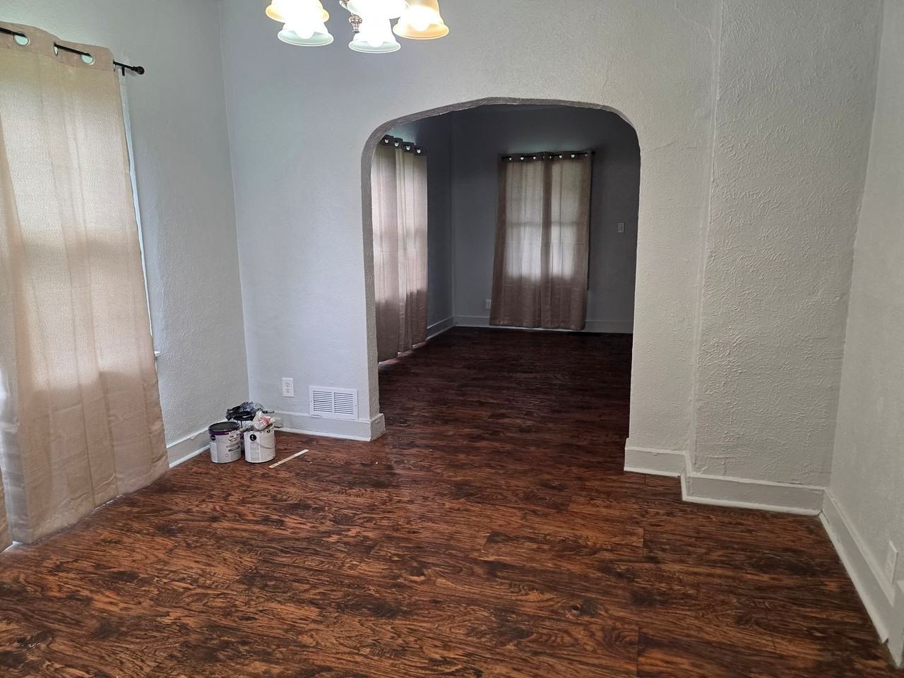 2203 Smith St - Photo 4 of 10