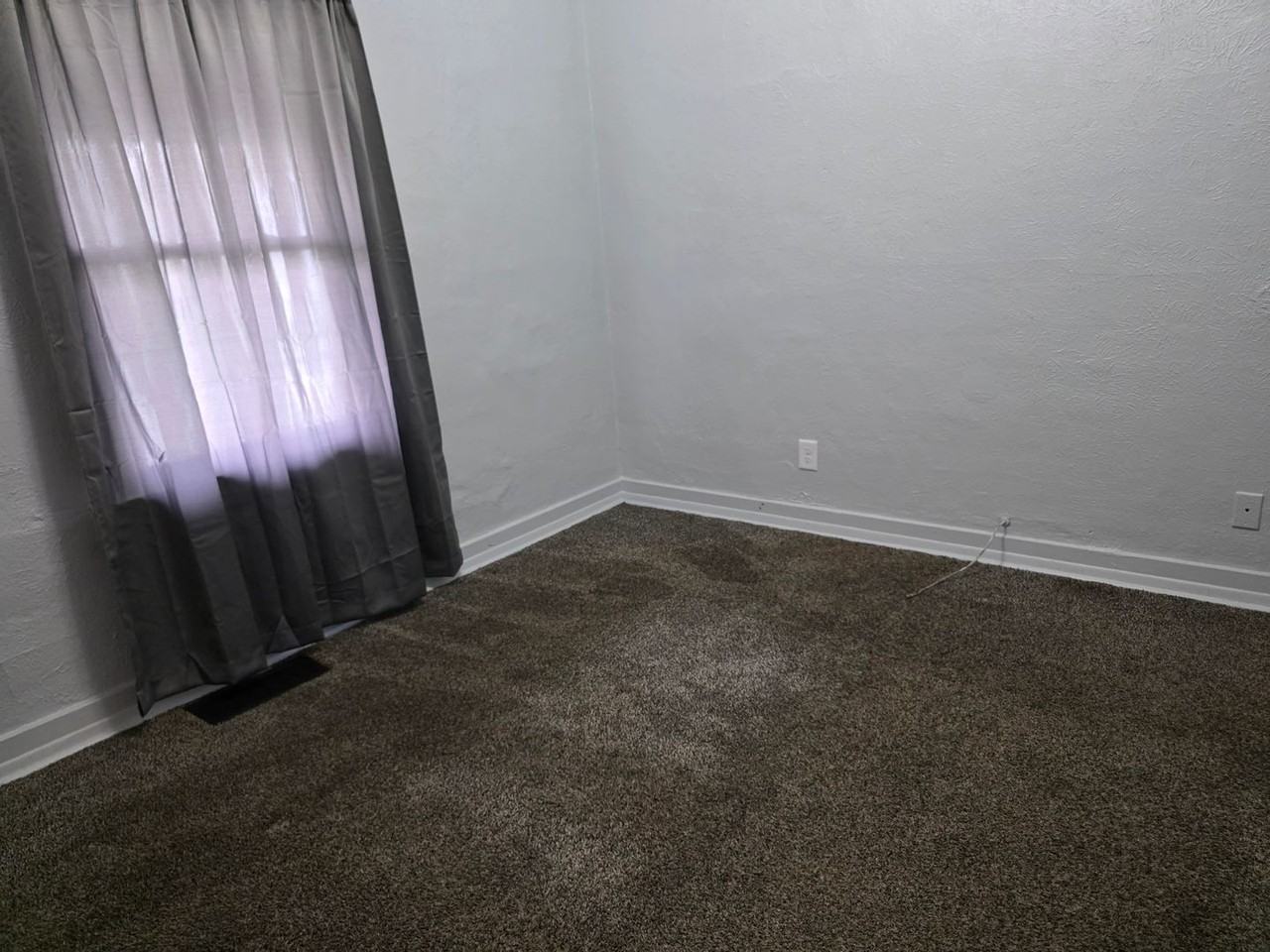 2203 Smith St - Photo 5 of 10