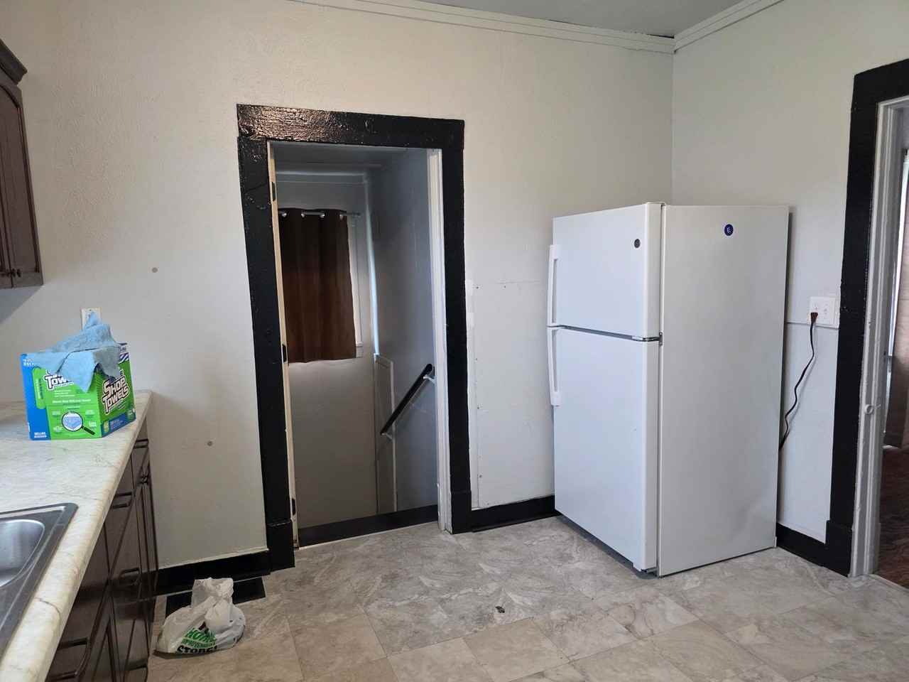 2203 Smith St - Photo 7 of 10
