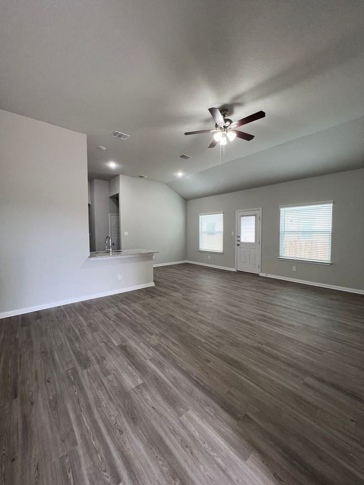 351 Emma Dr - Photo 5 of 30