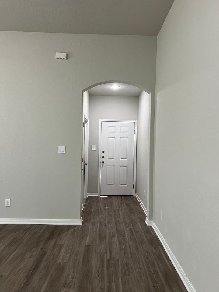351 Emma Dr - Photo 6 of 30