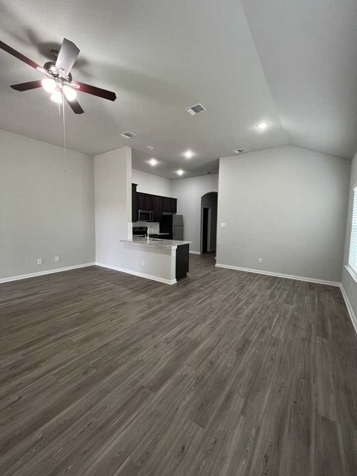 351 Emma Dr - Photo 7 of 30