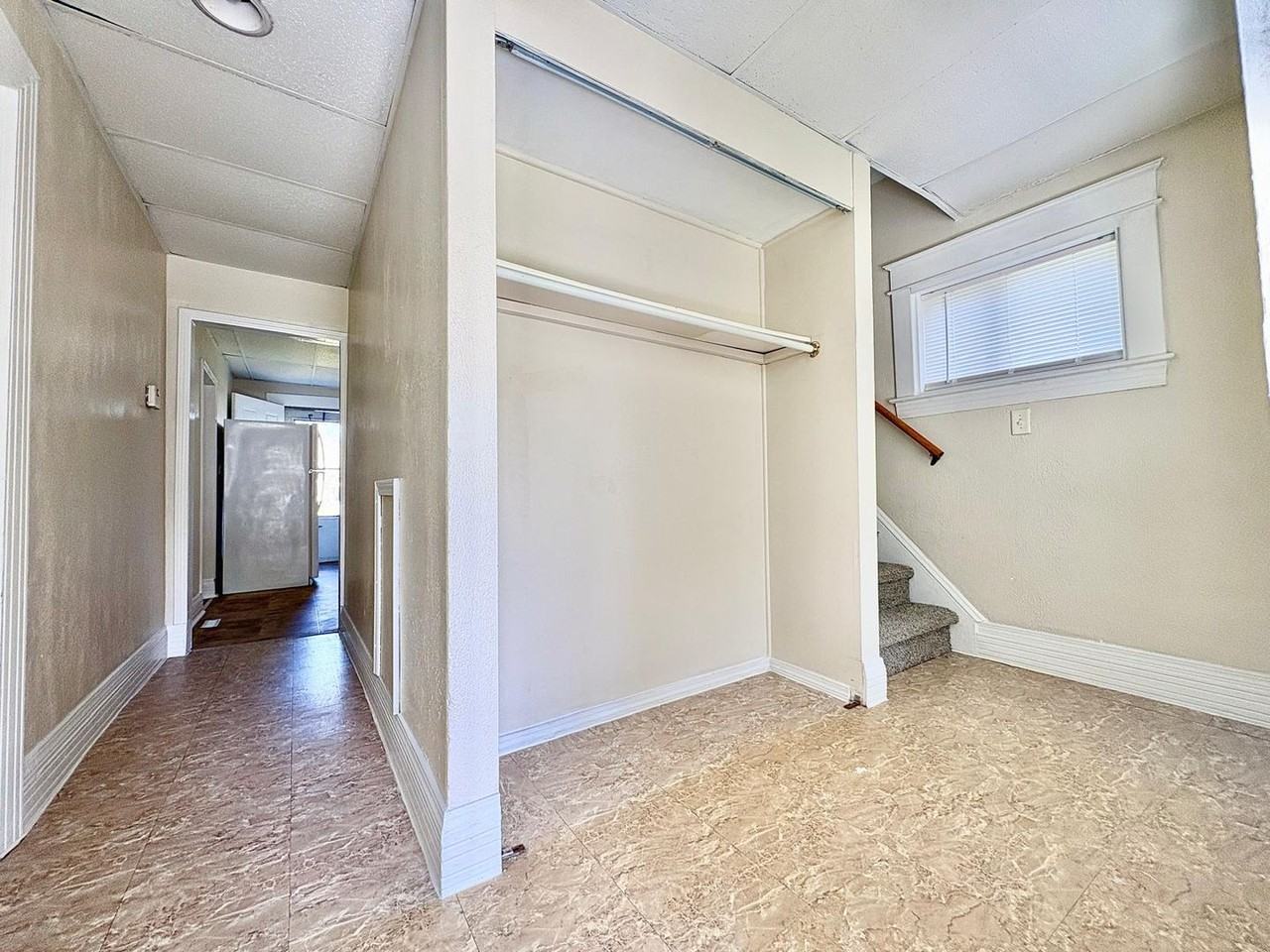 117 E Fox St - Photo 3 of 14