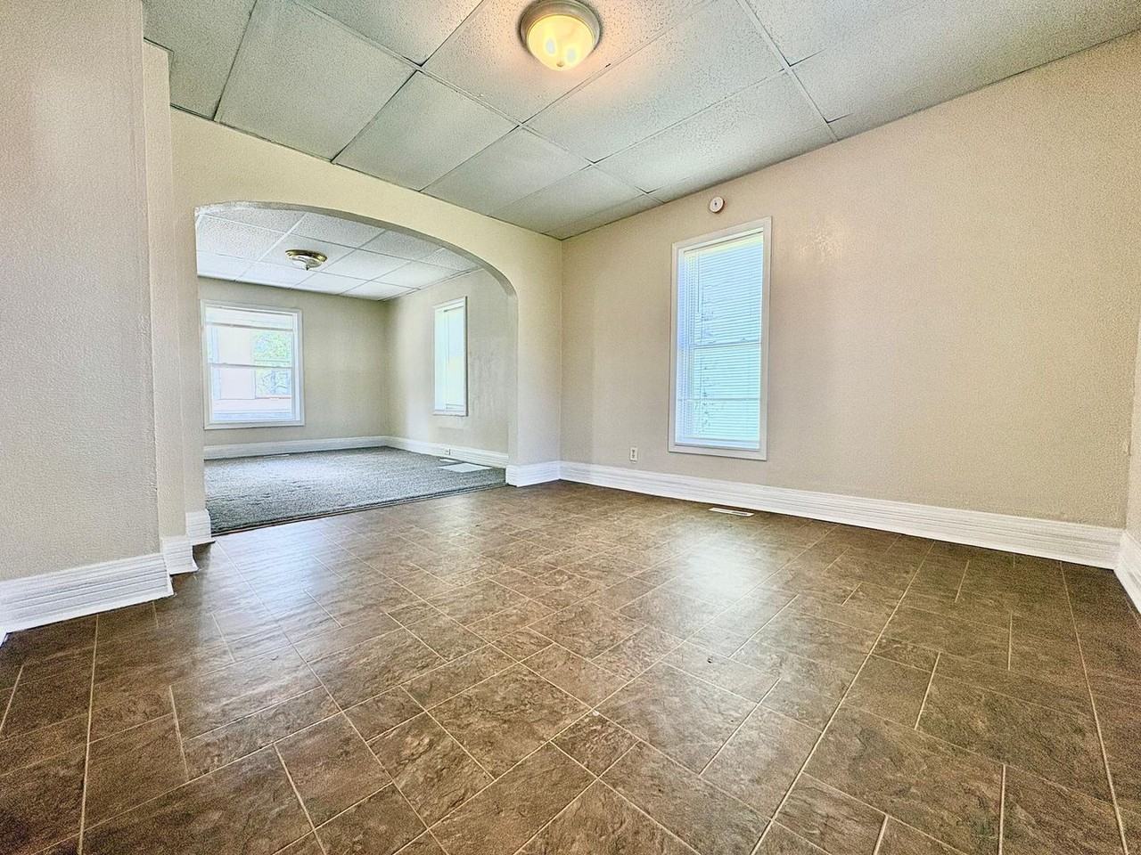 117 E Fox St - Photo 4 of 14