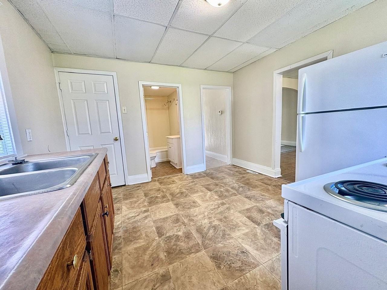 117 E Fox St - Photo 7 of 14