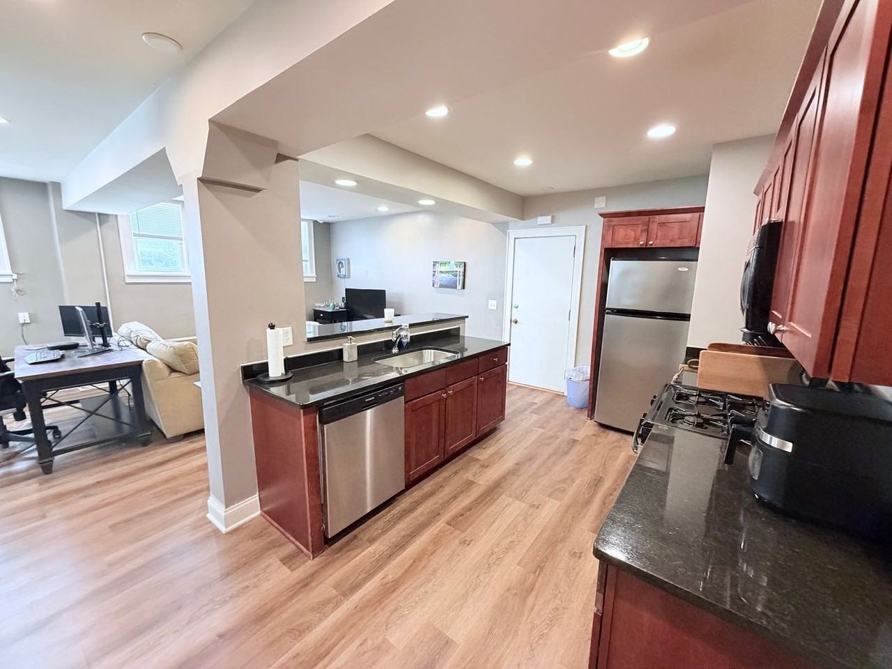 3438 Girard Ave S #101 - Photo 6 of 10