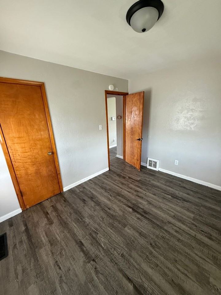 3474 Maher St - Photo 4 of 8