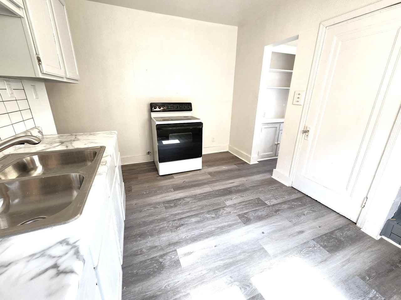 1518 S 37th St - Photo 3 of 17