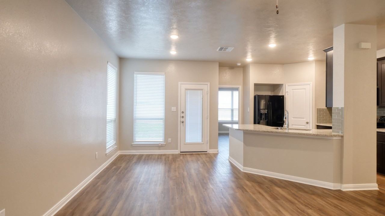 2208 John Ross Ct - Photo 3 of 22