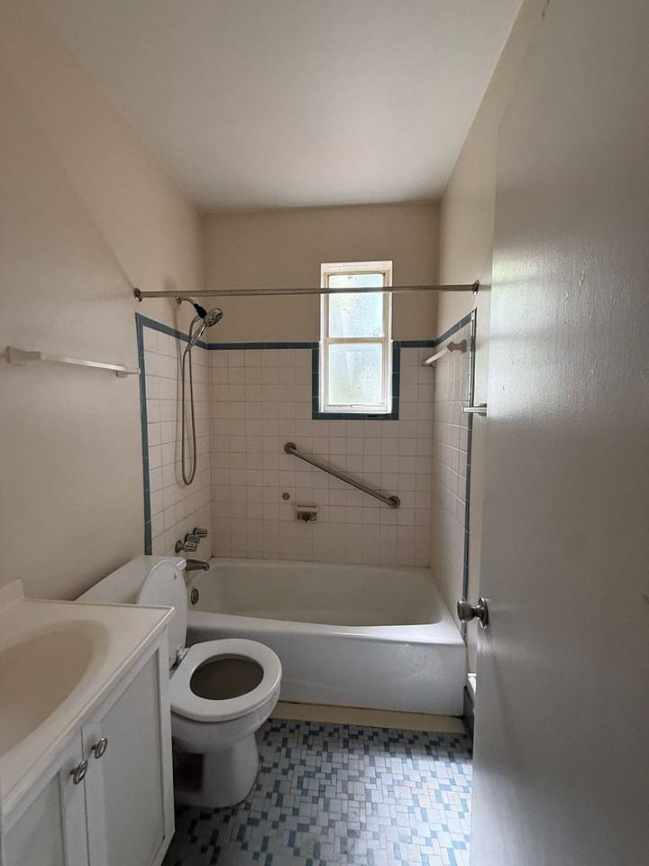 1228 River Bank Ct - Photo 6 of 6