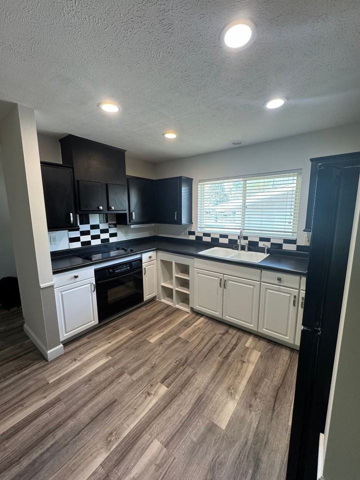 2570 Blarney Stone Dr - Photo 2 of 16