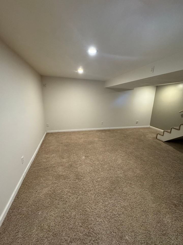 2570 Blarney Stone Dr - Photo 5 of 16