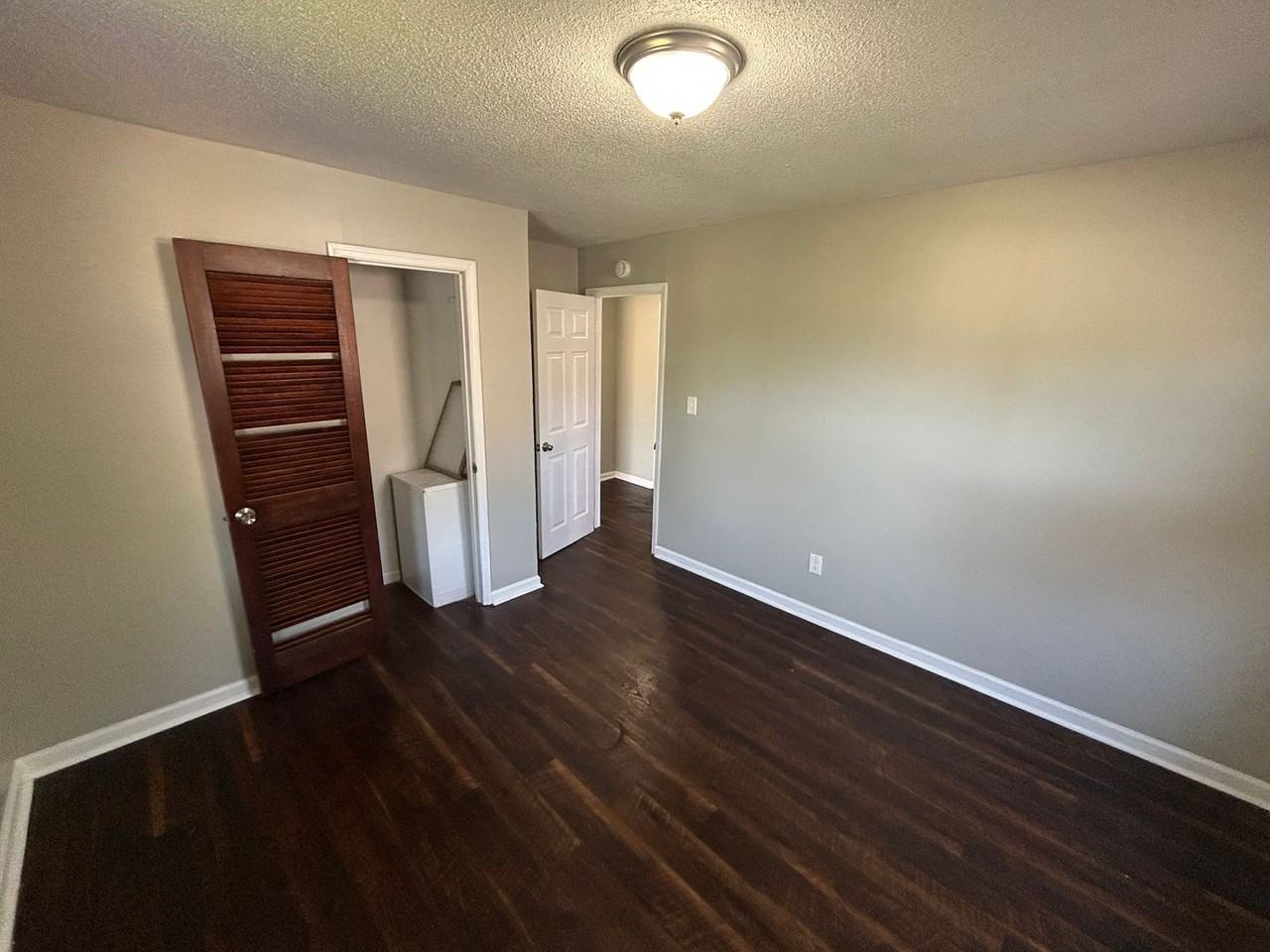 2115 Lee High Dr Ne - Photo 3 of 8