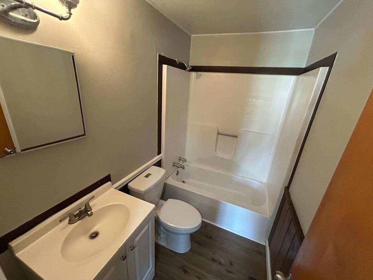 2115 Lee High Dr Ne - Photo 4 of 8