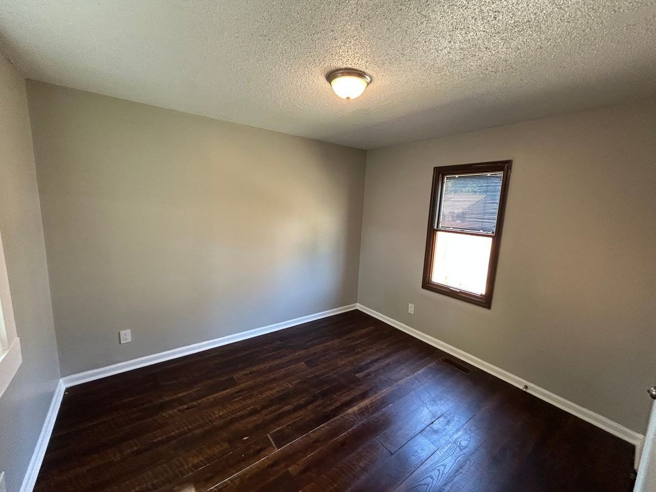 2115 Lee High Dr Ne - Photo 6 of 8