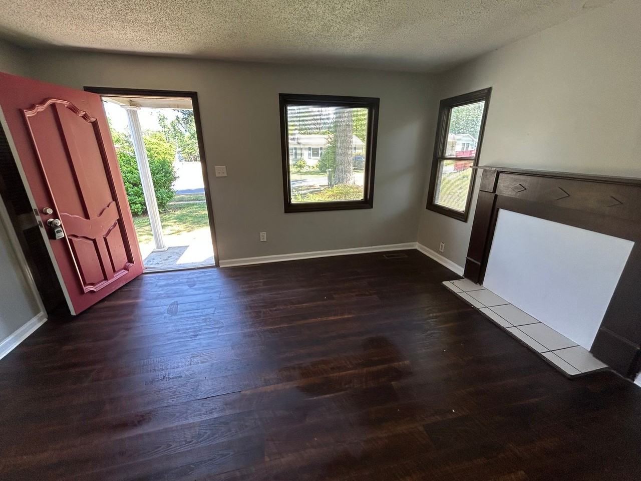 2115 Lee High Dr Ne - Photo 7 of 8