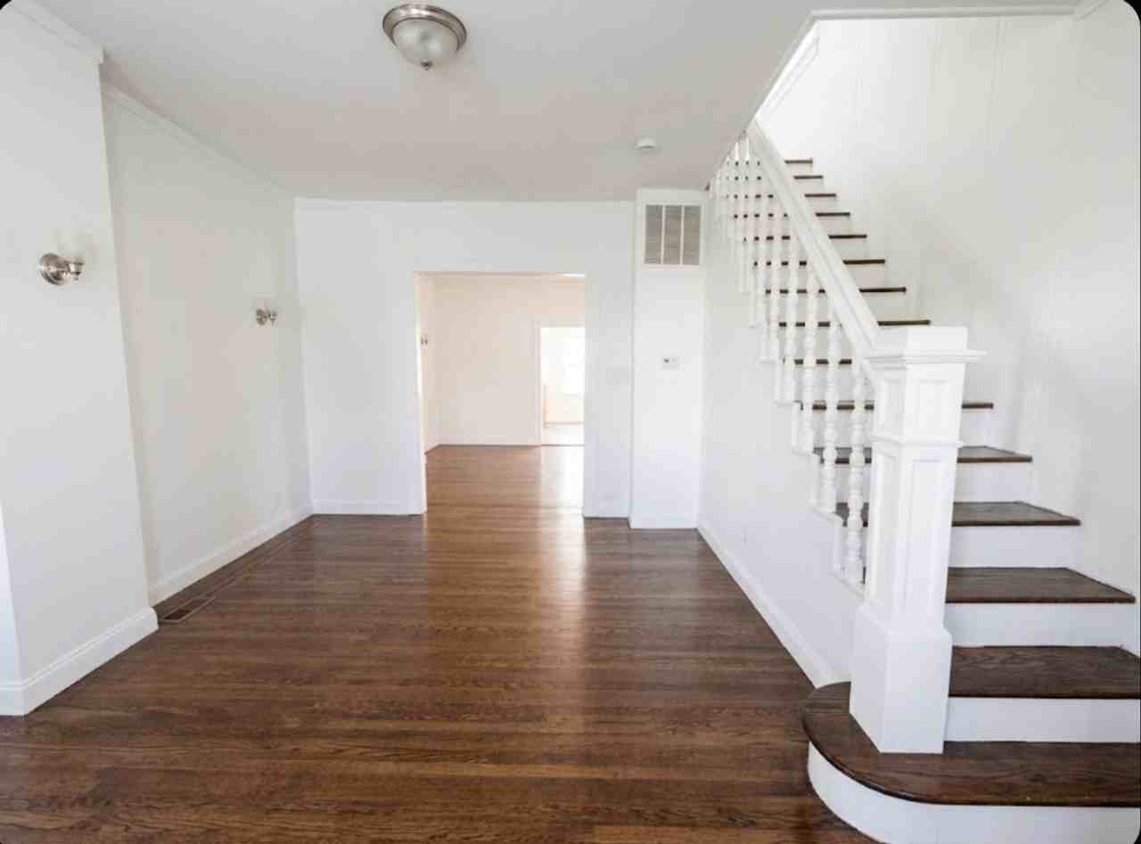 3632 Parkdale Ave - Photo 6 of 9