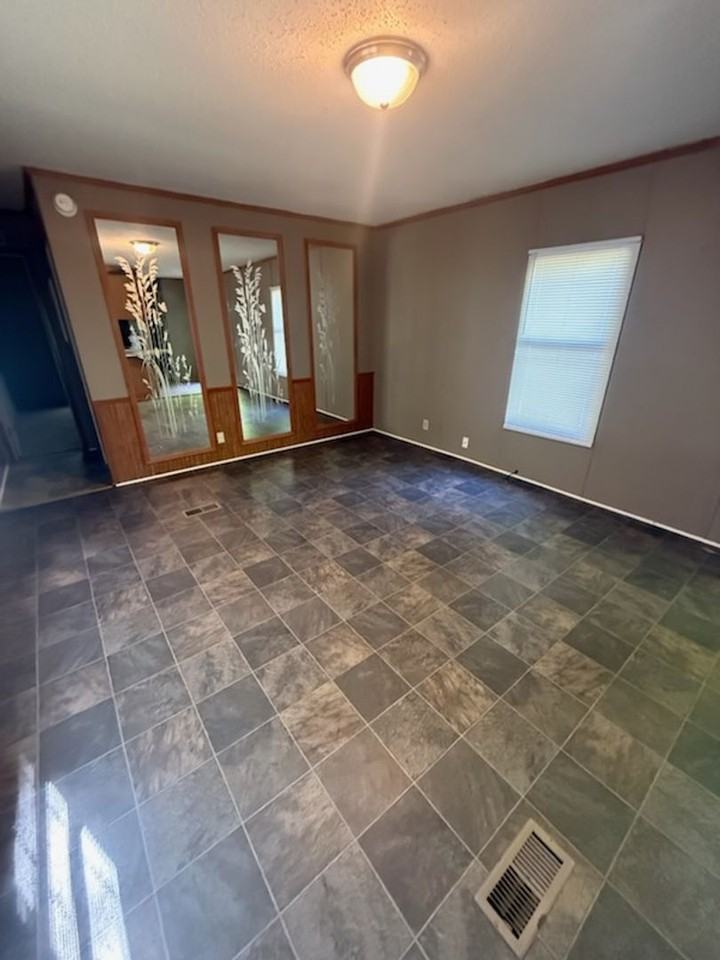 1577 Beech Tree Ct - Photo 4 of 7
