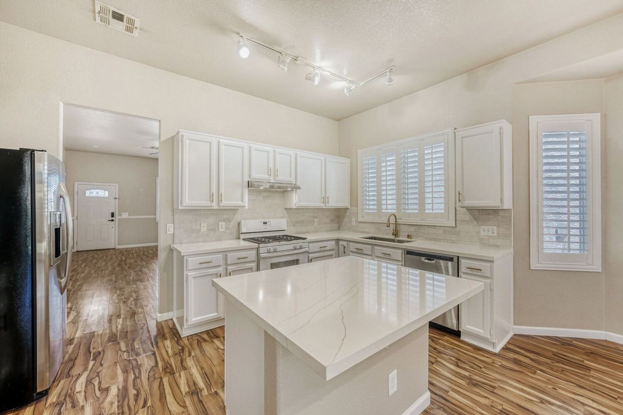5228 Boca Del Mar St - Photo 3 of 21