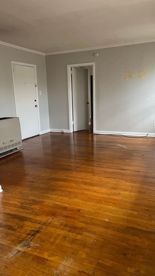 1701 Queens Rd - Photo 2 of 6