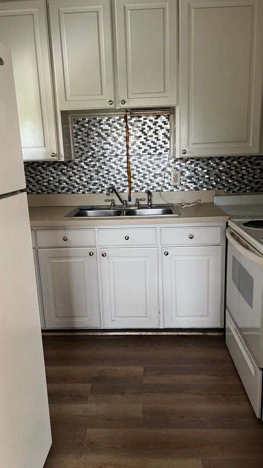 1701 Queens Rd - Photo 4 of 6