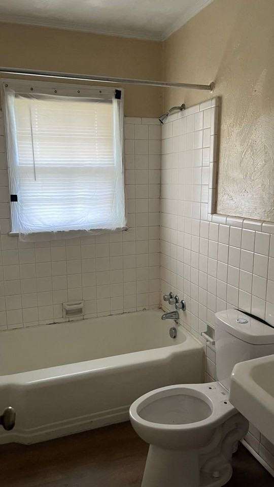 1701 Queens Rd - Photo 6 of 6