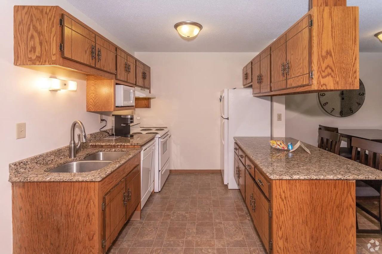 2 AB Properties llc - 2 Bdrm - Photo 4 of 5