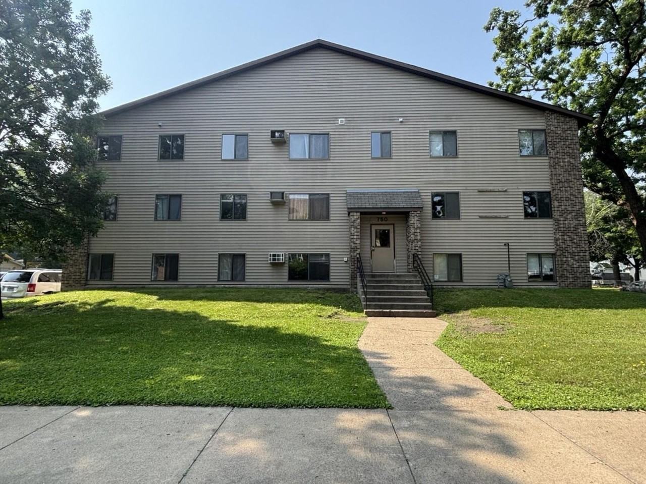 4 AB Properties llc - 4 Bdrm - Photo 3 of 5