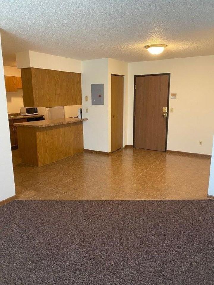 4 AB Properties llc - 4 Bdrm - Photo 4 of 5