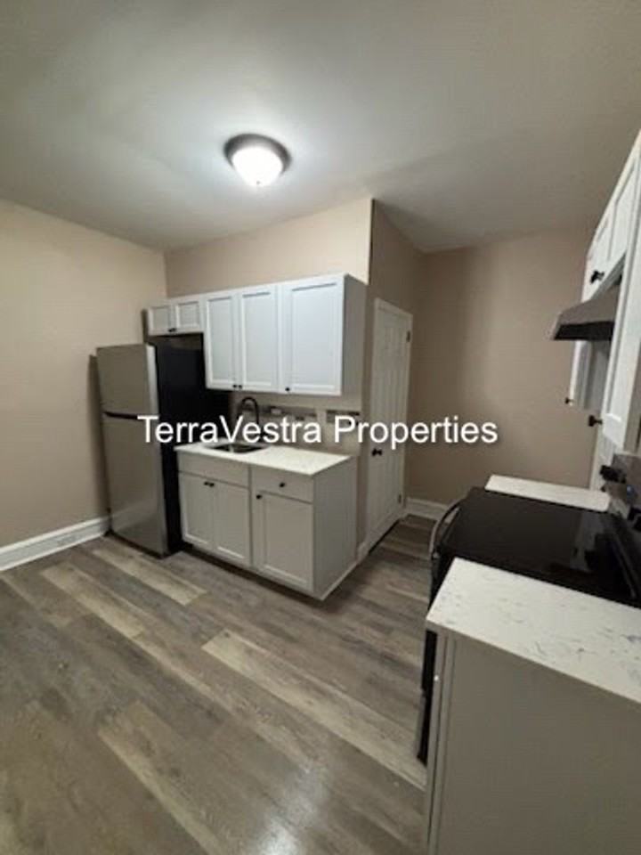 237 Morris St - Photo 2 of 11